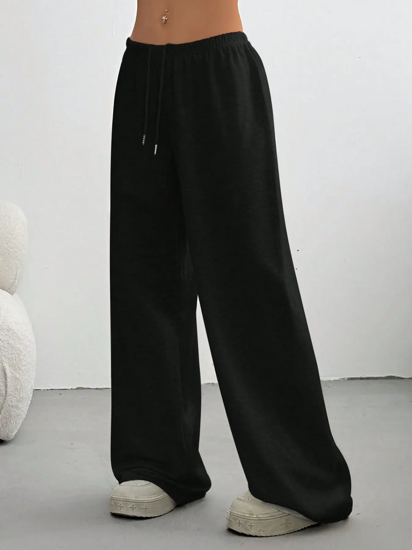 A pair of women's casual and fashionable drawstring wide leg pants, with a high waist and a loose straight fit, versatile and slimming effect. Suitable for all seasons, suitable for home, indoor, and outdoor wear