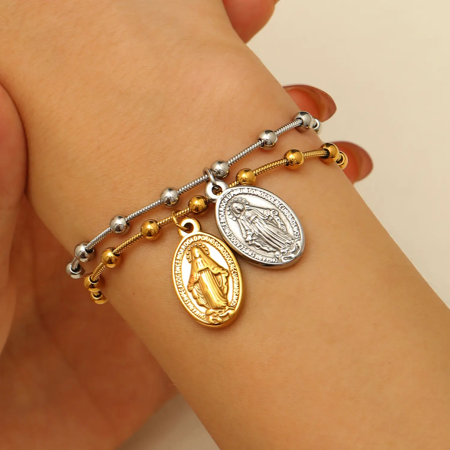 1pc unique vintage Mary necklace made of titanium and steel. It is a fashionable wristband for ladies, suitable for daily wear. It is an ideal gift for festivals and special occasions.