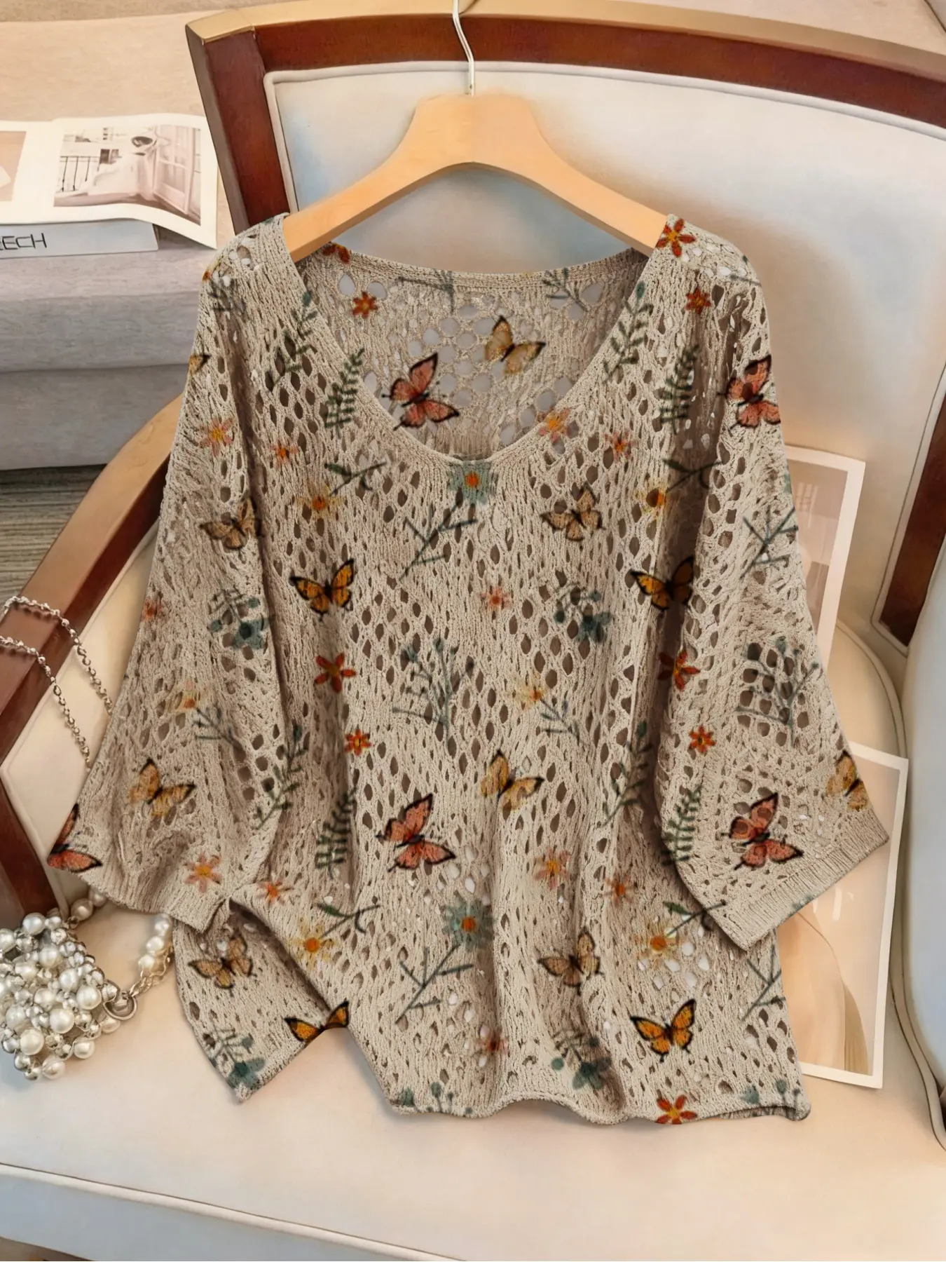 Women's Floral Butterfly Print Long Sleeve Knit Top, V Neck Casual Elegant Vacation Style Sweater, Loose Batwing Shoulders, Spring Autumn Fashion, Lightweight Knit Sweater