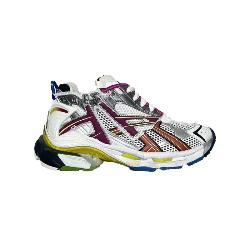 These best-selling luxury running shoes feature a minimalist design, making them suitable for both men and women, and are perfect for couples. They boast a personalized and stylish design.