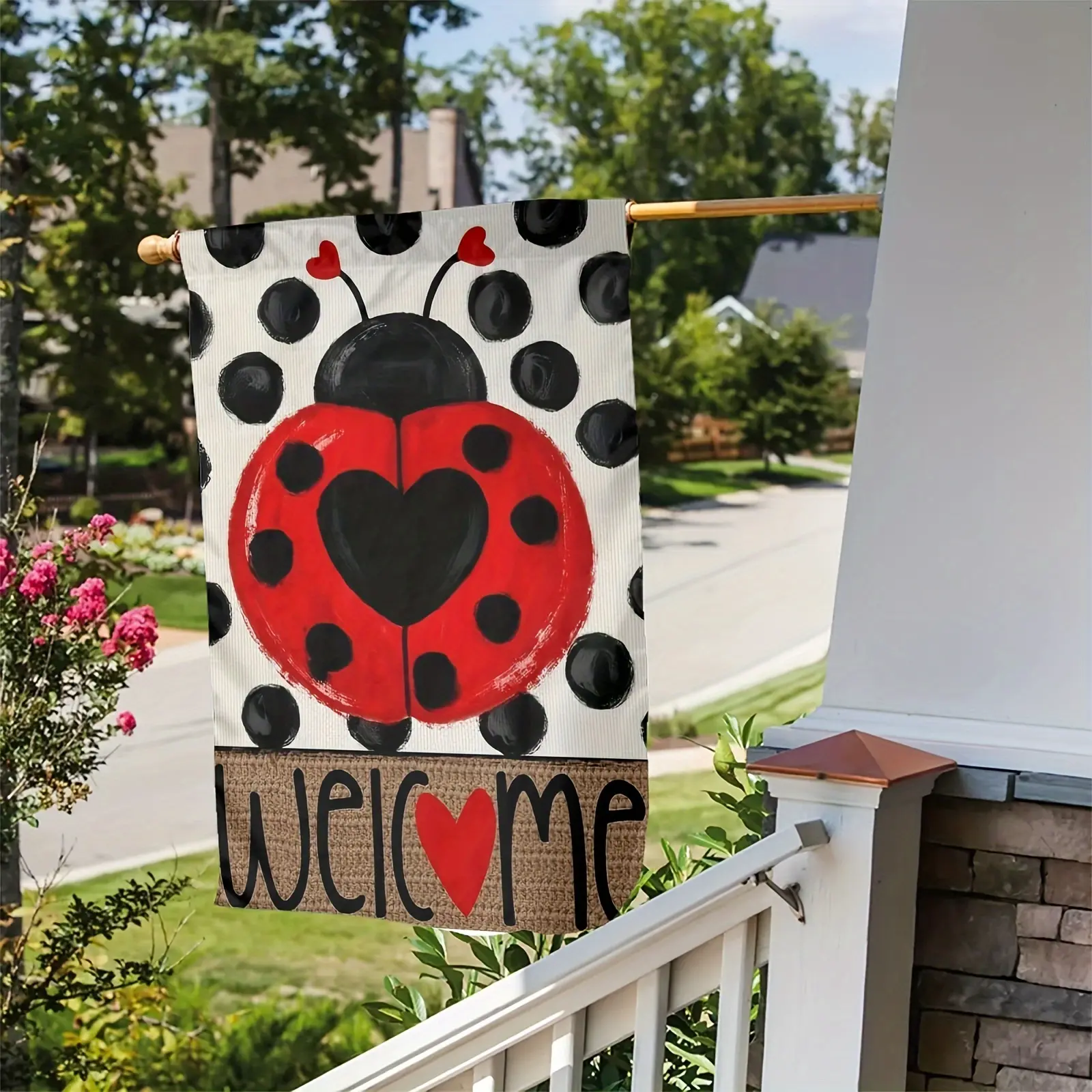 Valentine's Day ladybug garden flag, 30x45 cm double-sided polyester outdoor yard flag, small welcome wave holiday yard flag, home decoration, outdoor decoration, yard decoration, garden decoration, Lawn Flags