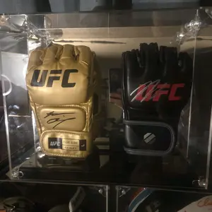 Sports card purchase MMA GLOVE PYD BREAK