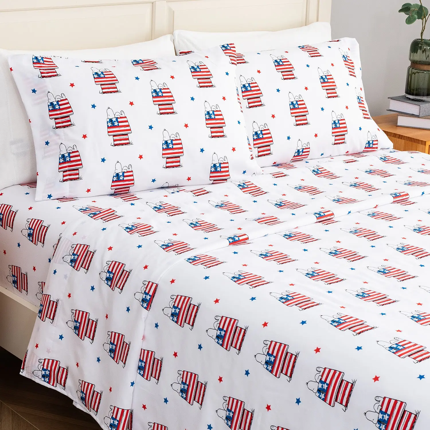 Berkshire Peanuts Snoopy Sheet Set - Lightweight Microfiber Bed Sheets, All-Season Soft & Cozy, Twin/Full/Queen, Fitted + Flat Sheet + Pillowcase(s)