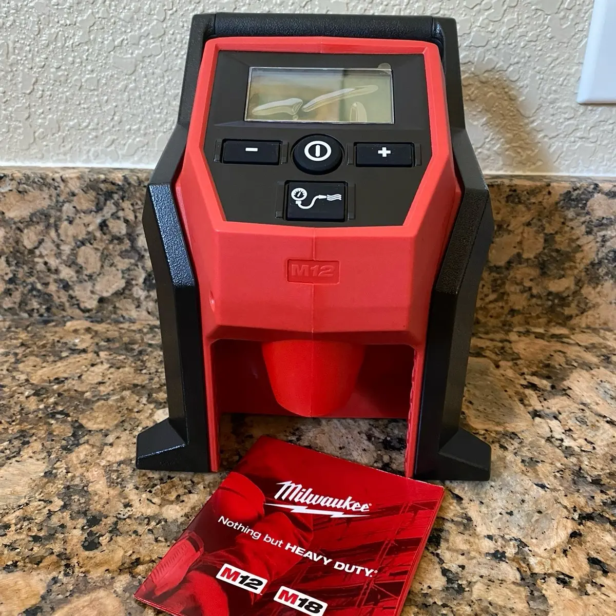 Milwaukee M12 Inflator Tool Milwaukee M12 Inflator Tool
