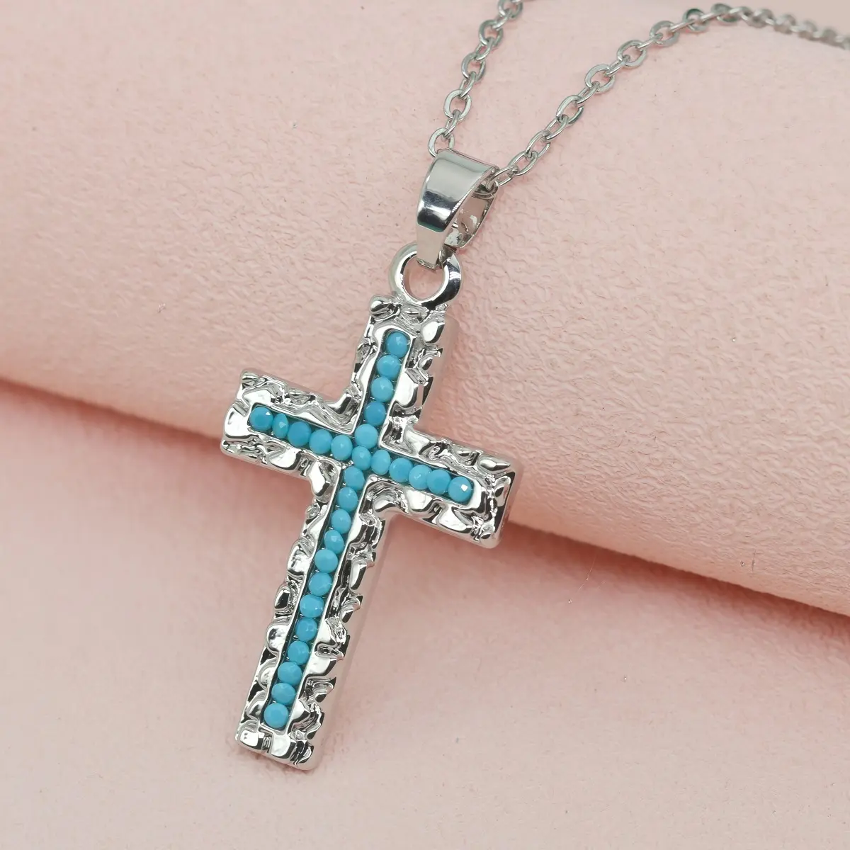 Light Luxury Turquoise Cross Pendant Necklace, Unisex Vintage Inspired Dainty Alloy Jewelry with Stainless Steel Chain for Casual Everyday Wear, Layering Jewelry, Dainty Everyday, Daily, Turquoise Jewelry, Casual Wear
