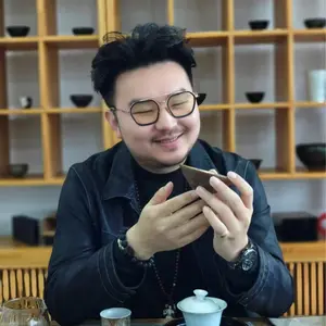 Leo Teaware Studios shop logo