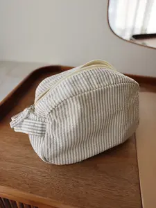 Striped Large Capacity Handheld Makeup Bag, Unisex Travel Organizer with Zipper Closure, Portable Toiletry Pouch for Skincare & Grooming Essentials, Travel Cosmetic Bag, Makeup Storage Bag