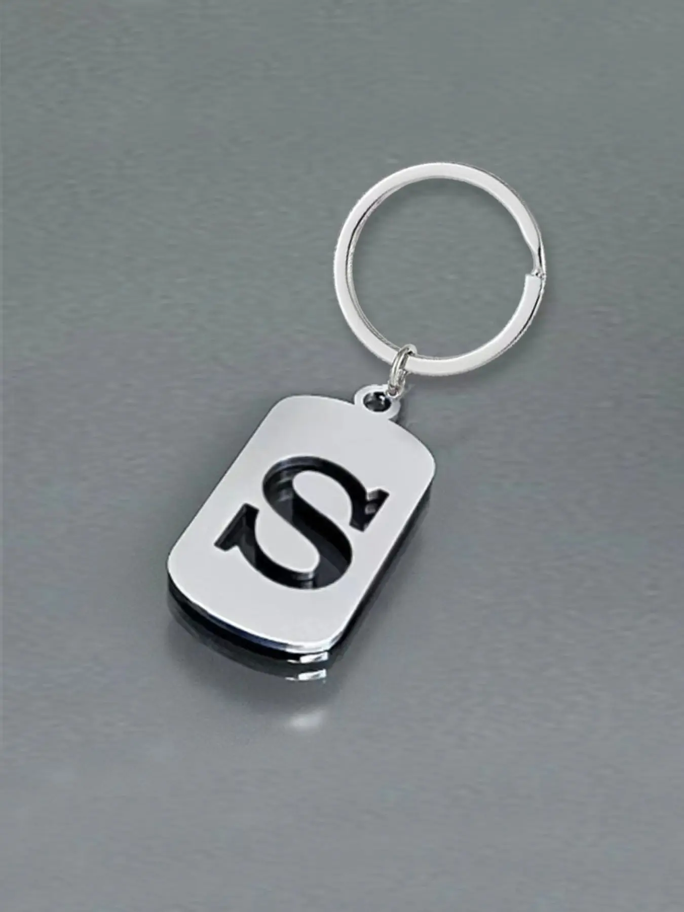 Stainless Steel Keychain, 26 Letters Engraved Personalized Keychain Pendant, Stylish Minimalist Design Keychain for Men's Backpacks, Car Accessories, and Gift Ideas