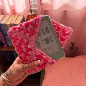 Crochet Granny Square Envelope | Kindle Sleeve