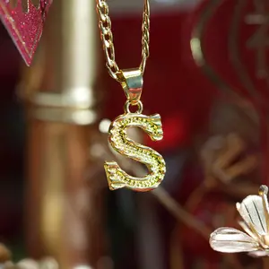 Trendy Golden initial Capital Monogram Pendant Necklace -Retro A-Z Letters, Unisex Stainless Steel Chain,Fashion Jewelry Gift For Women&Men on Birthday&Anniversary&Everyday!Match All Occassion&Outfit