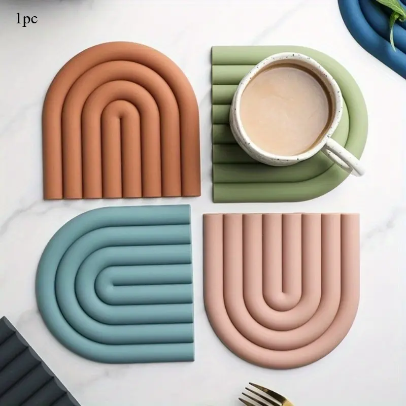 1pc Rainbow Silicone Trivet Mat, Kitchen Decorative Placemat - Heat-Resistant, Non Slip, Insulation Hot Pad Coaster, Kitchen Coasters, Cup Holder, Food Grade Kitchen Accessory - Gift for Pride Month, Kitchen Enthusiasts