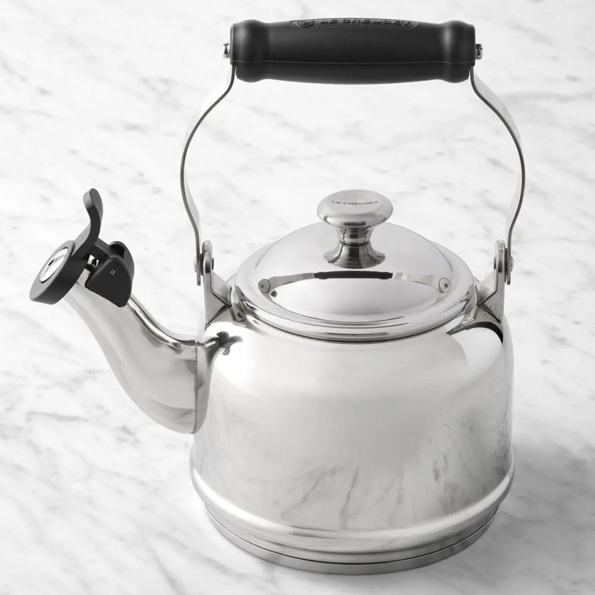 Le Creuset Classic Stainless-Steel Demi Tea Kettle, Kitchen Drinkware for Hot Beverage Preparation