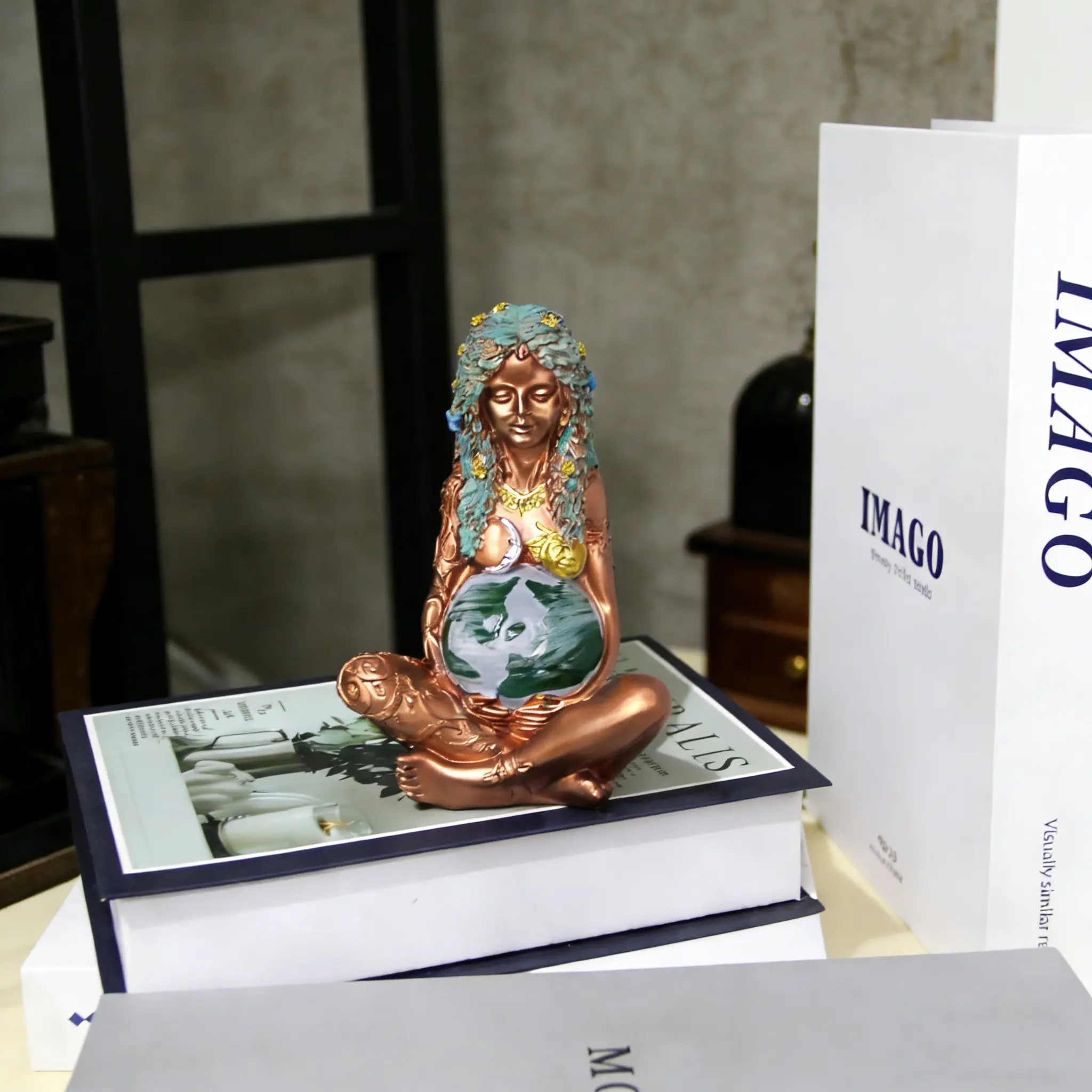 Resin Gaia Goddess Statue, Resin Figure, Desktop Statue, Mother Earth Figurine for Spiritual Home Decor, Pagan Wiccan Altar Ornament, Durable Art Craft Gift, Statue Figurines