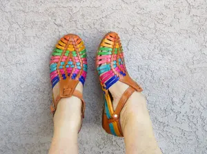 Fiesta de colores Mexican huarache sandals//Huarache mexicano//Mexican sandal//Mexican closed toe huarache sandal
