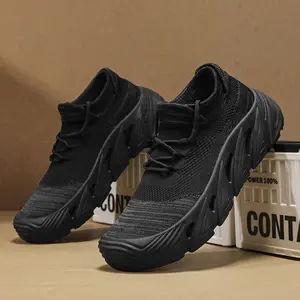 Men’s breathable flyknit mesh running shoes—lightweight, trendy, versatile student casual sneakers
