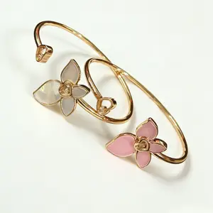 Vintage Gold Flower Cuff Bangle, Enamel Open Bracelet, Retro Jewelry for Women, Perfect Gift for Girl Friend Mom