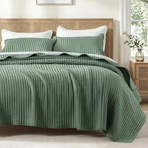 Exclusivo Mezcla Full Queen Quilt Bedding Set, Lightweight Stripe Quilted Quilts Queen Size for All Seasons, Soft Microfiber Bedspreads Coverlets Bed Cover (Dark Green, 90"x96")