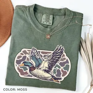 Comfort Colors Camo Flying Mallard Bird Old School Camo T-shirt Vintage Gildan Crewneck 90s Waterfowl Duck Retro Duck Retro Tee Duck Hunting Crewneck