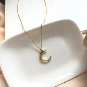 Moon necklace women's clavicle necklace short moon necklace suitable for daily wear