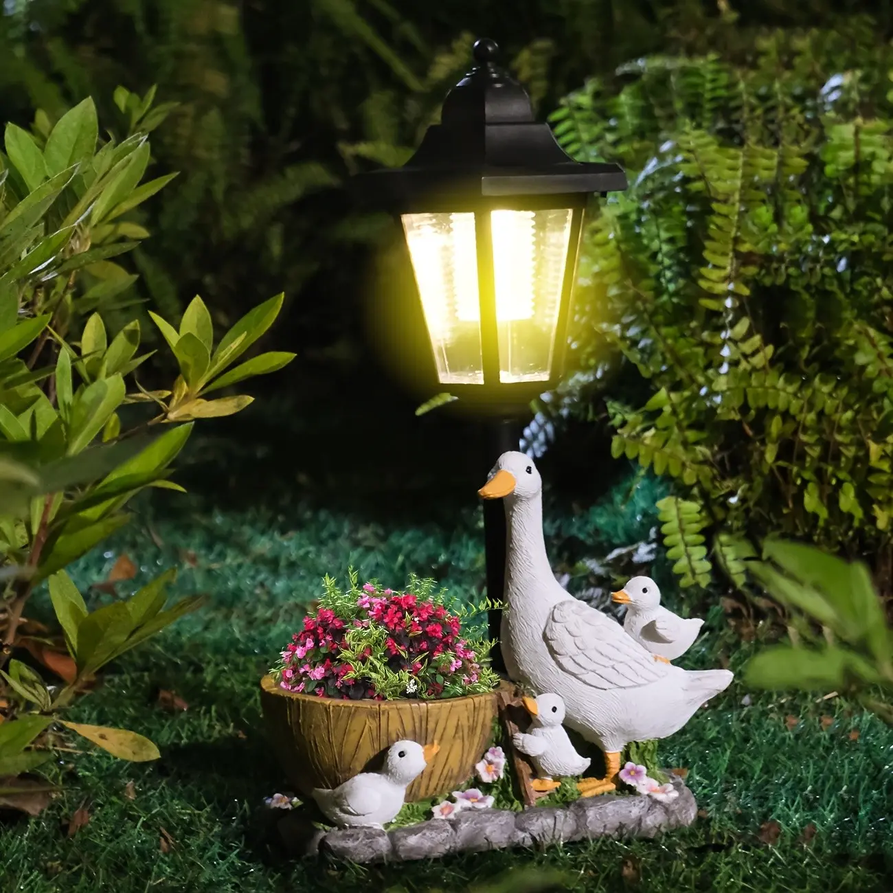 1 Set Solar Lights with Flower Pot Ducks Outdoor Statue, Resin Ducks Figurine, Patio Goose Garden Decorations, Backyard Solar Lights, Garden Sculpture Path Light, Outdoor Solar Lights For Garden, Decorative Garden Lights, Outside Lights, Solar Lighted