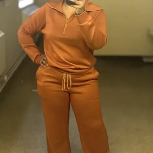 Product Review of Women 2 Piece Outfits Sweatsuit Oversized Sweatshirt Sweatpants Tracksuit Sweat Lounge Matching Set 2025 Fall Trendy Polyester Womenswear from C**c