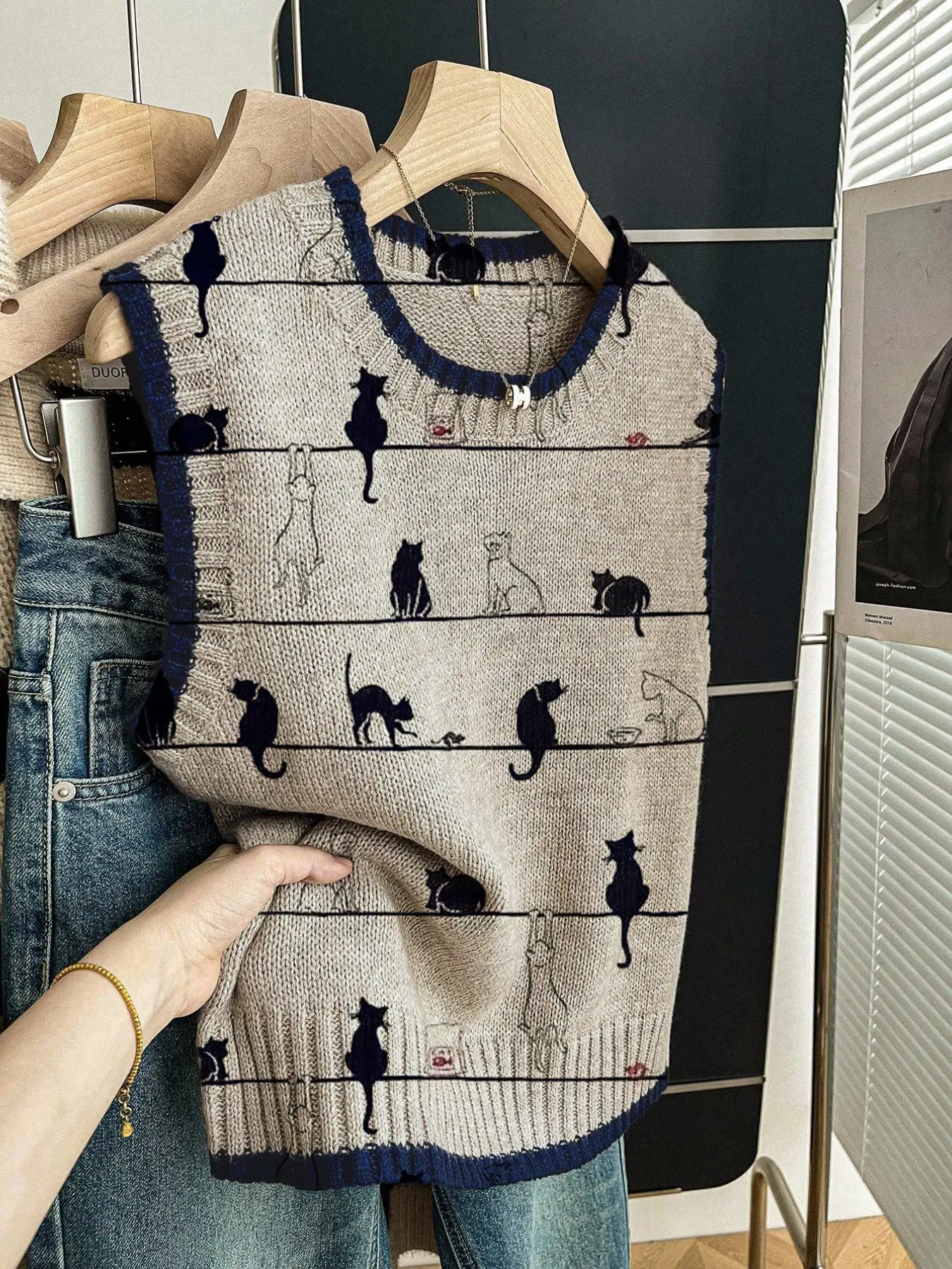 Women's Casual Loose-Fitting Round Neck Sleeveless Printed Knit Top Lightweight, Cartoon Cat Print, Deep Blue Edge, Fall & Winter Fashion, Vests, Womenswear