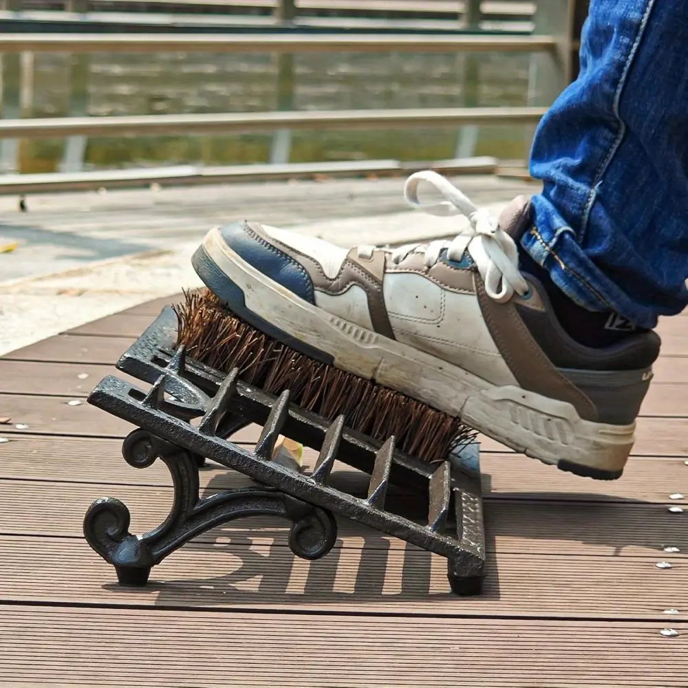 Heavy duty retro cast iron boot brush with scraper - durable, no assembly required, suitable for soil, sand and snow removal -, garden - ideal gift for farmers, builders and outdoor enthusiasts