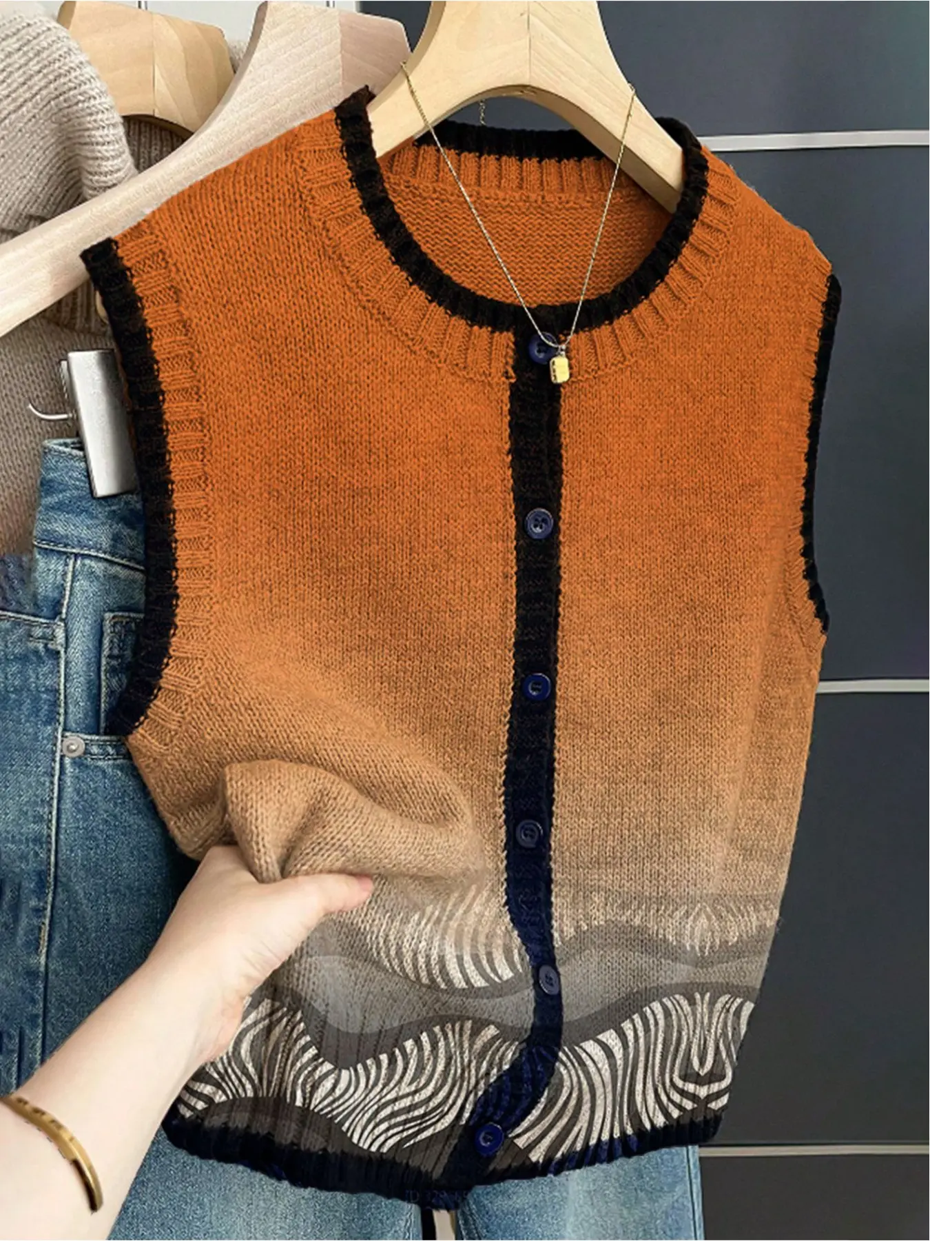 French retro casual style loose crew neck sleeveless color-block buttoned khaki women's sweater vest Tops, Knitwear, suitable for spring and summer women's wear Knitting