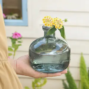Decorative glass vase, 5 inches tall, blue clear vase, handmade vase for home decoration, can be used as decorative stand decoration or bouquet gift