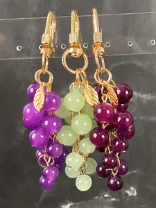 Resin Transparent Beaded Grape Pendant Keychain, Resin Grape Design Bead Keychain with Leaf Charm, Fruit Grape Keychain, Grape Key Fob, Student Bag Decoration Gift, Keychain For Bags, Backpack Accessories