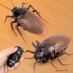 Simulated Remote Control Cockroach (1 Set), Novel and Scary Electronic Sensory Animal Toy Model, Simulated Sensing Cockroach, Creative Halloween April Fool's Day Mock Gift (Comes with 6 1,5V Button Batteries)