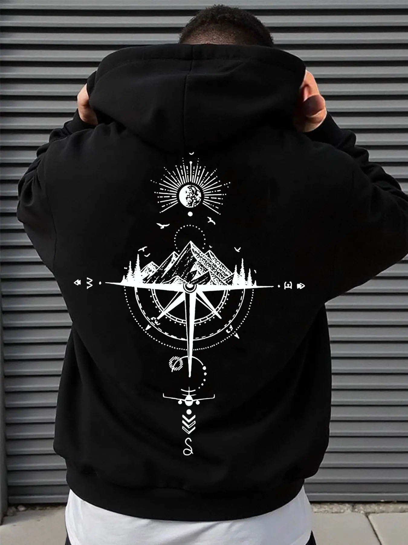 Trendy Unisex Loose Hoodie, Artistic Outdoor Mountain Compass Print, Soft Comfortable Pullover, Ideal for Travel Urban Life Cool Seasons, Casual Pullover Hoodies