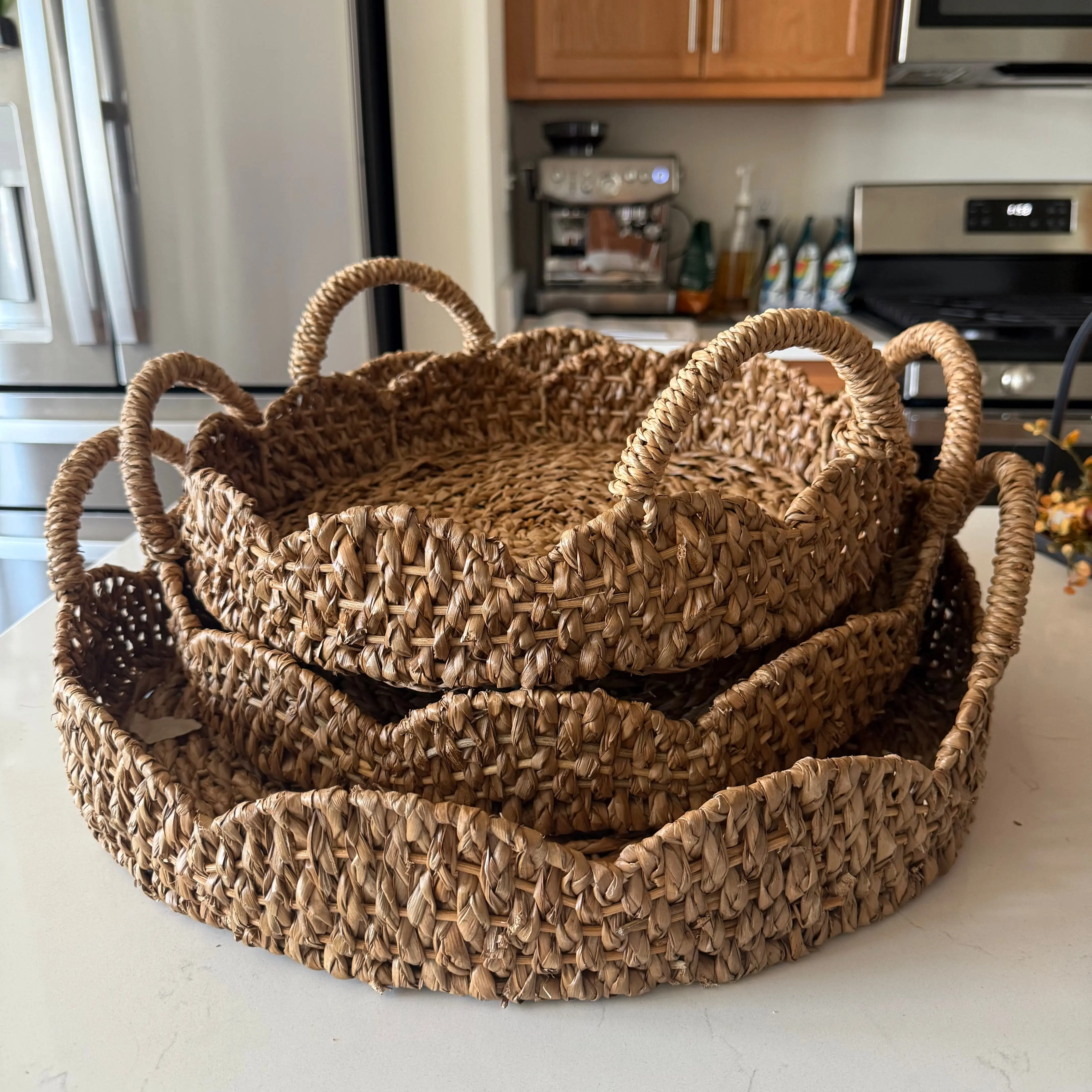 Braided Scalloped Seagrass Trays
