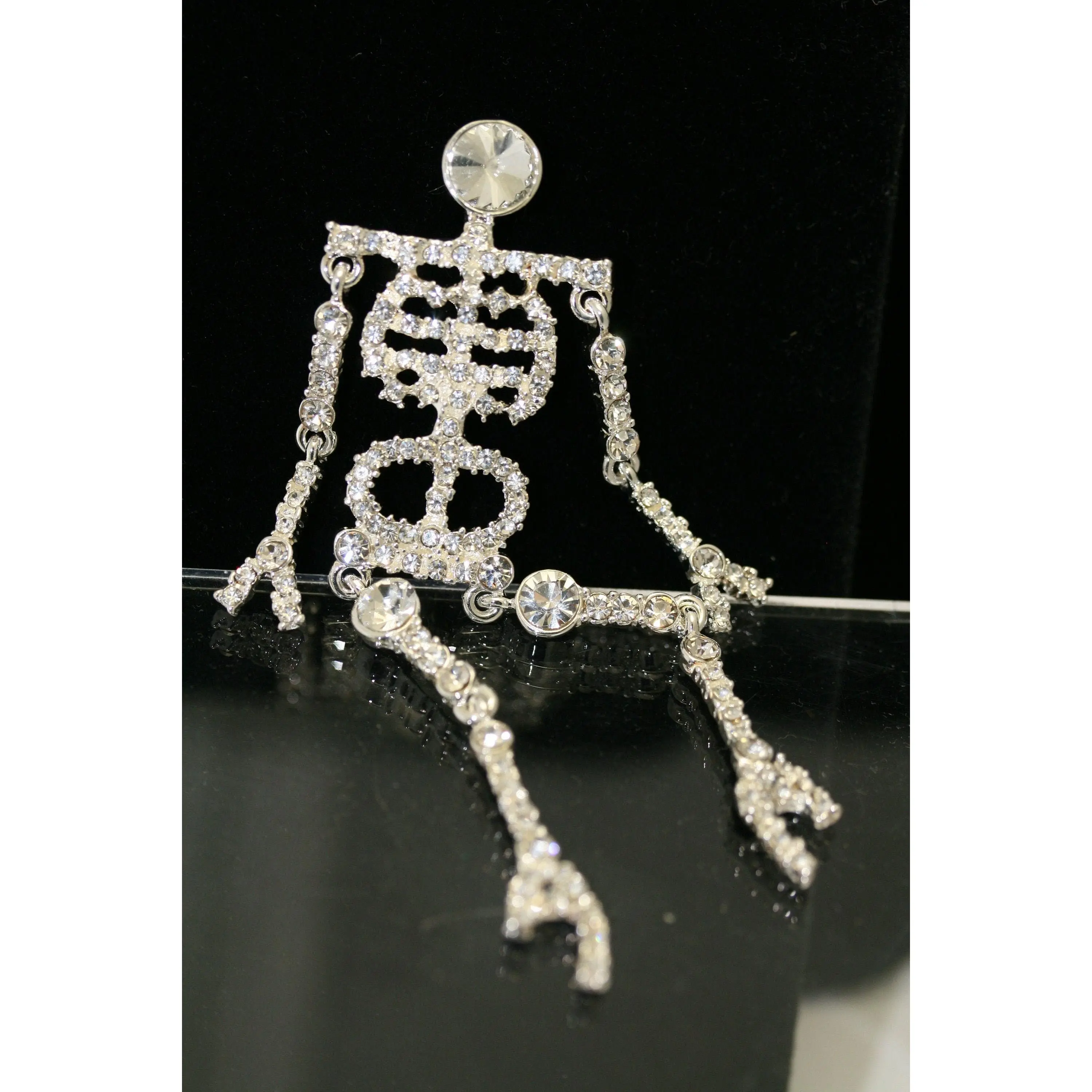 Dangle Skeleton Skull Brooch Pin with Rhinestones, 4-Inch Silvertone Jointed Moveable Jewelry with Safety Clip for Halloween, Approximately 4", Halloween Decorations, Dangling Move, Unisex, 4 X 1-1/2 Inches