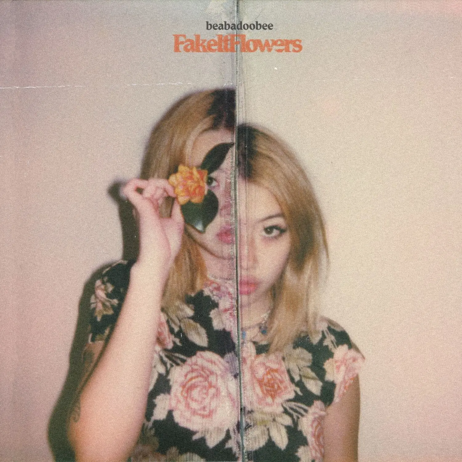 Beabadoobee - Fake It Flowers  [COMPACT DISC - CD] Explicit, Compact Disc Format, 2020 Release, Album Tracks</U>_<Br/>1._ Care2._ Worth It3._ Dye It Red4._ Back To Mars5._ Charlie Brown6._ Emo Song7._ Sorry8._ Further Away9._ Horen Sarrison10._ How Was Yo