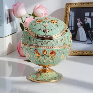 Metal Embossed Globe Ashtray with Lid - Portable Windproof Ash Tray for Indoor & Outdoor Patio Porch - Vintage Desk Decorative Ornament for Office & Home Decor - Elegant Birthday, Thanksgiving & Christmas Gift Idea for Smokers, Men & Women