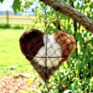 Handmade Alpaca Wool Nest Heart-Shaped Decoration, Metal Structure, Heart-Shaped Design, Outdoor Decor, Suitable for Garden, Balcony or Patio