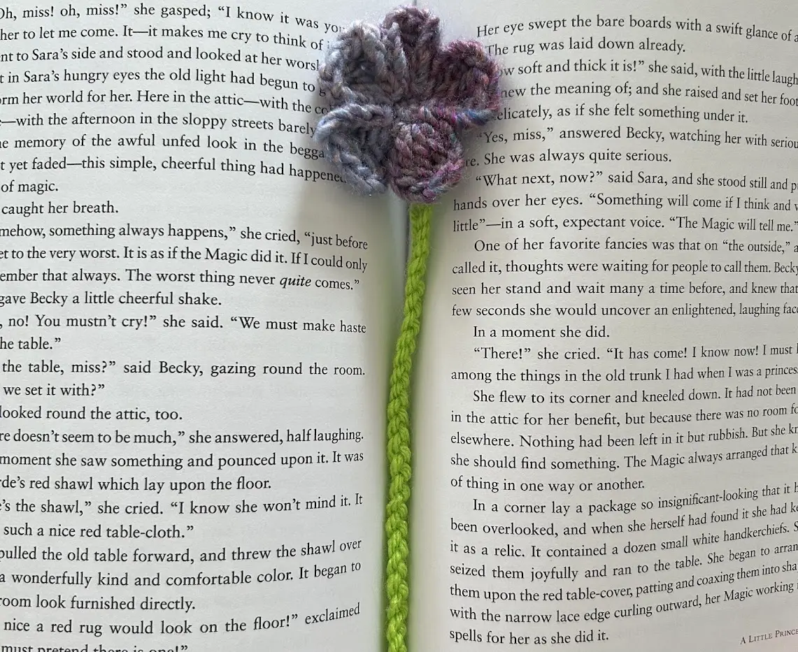 Crocheted Flower Bookmark, Classic Office Stationery Page Marker, Small Size Nature-Touch Book Accessory for Book Lovers
