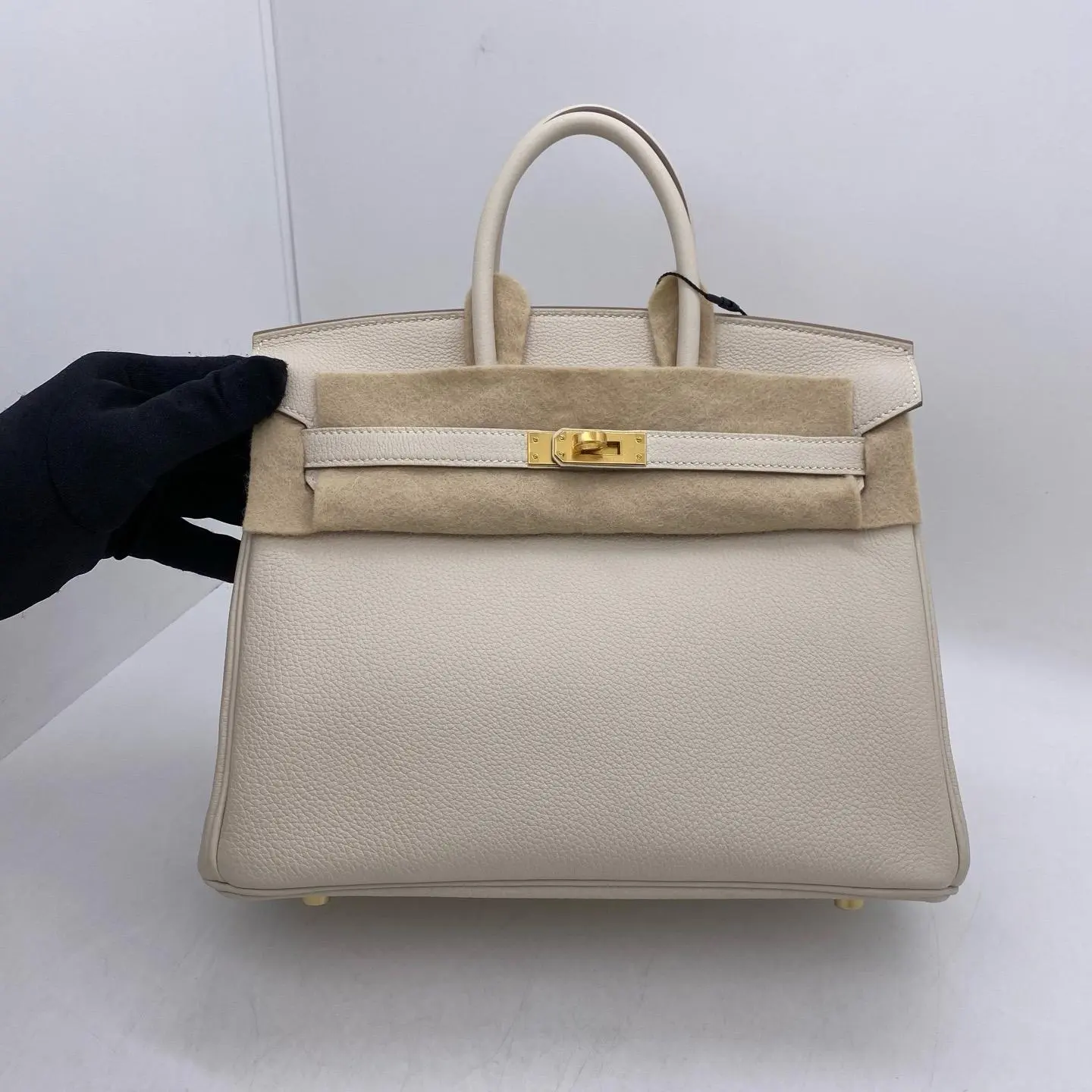 Pre-owned HERMÈS Birkin 25 Craie Togo Leather Gold Hardware W‑Stamp Handbag 2604644