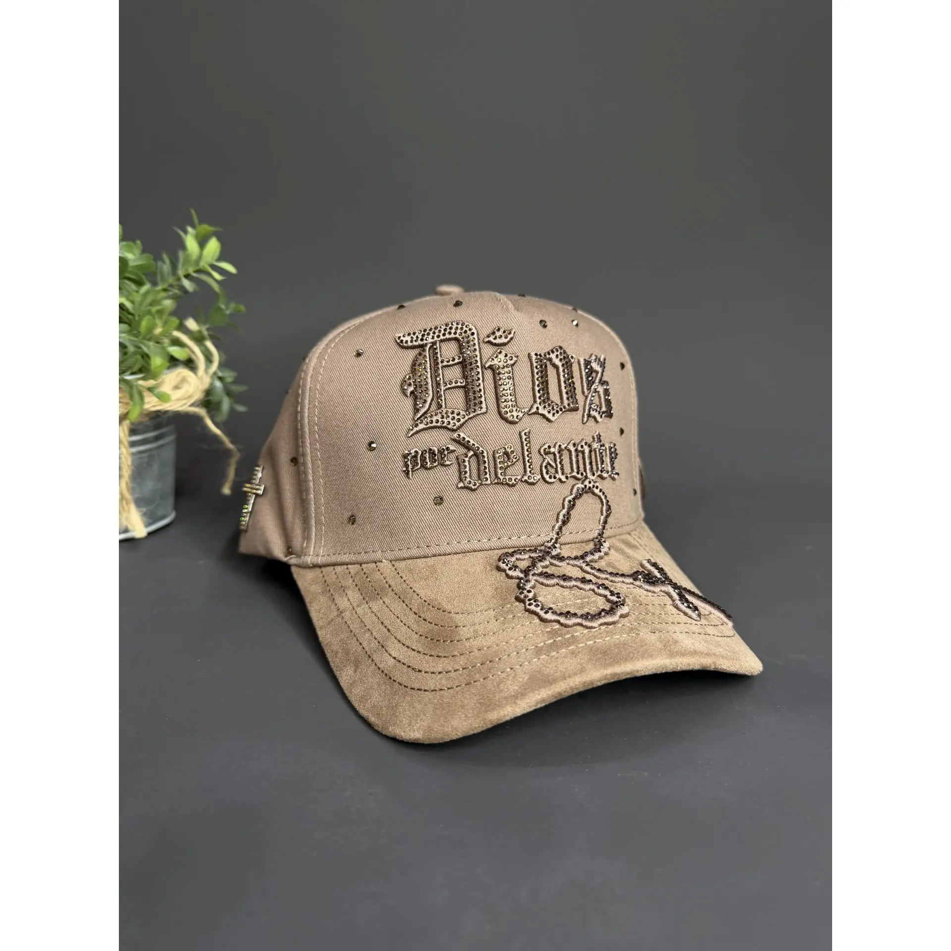 Dios Por Delante Premium Edition Brown Hat