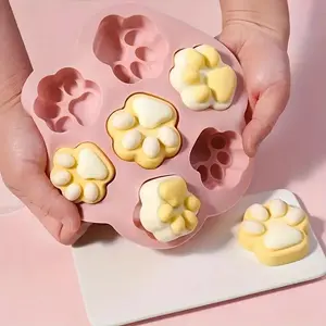 Non-Stick Silicone Paw Print Mold for 7-Cavity Dog Treats and Baking, Ideal for Cookies, Candy, Chocolate, and Jelly, Food Grade Kitchen Tool, Reusable Chocolate Mold