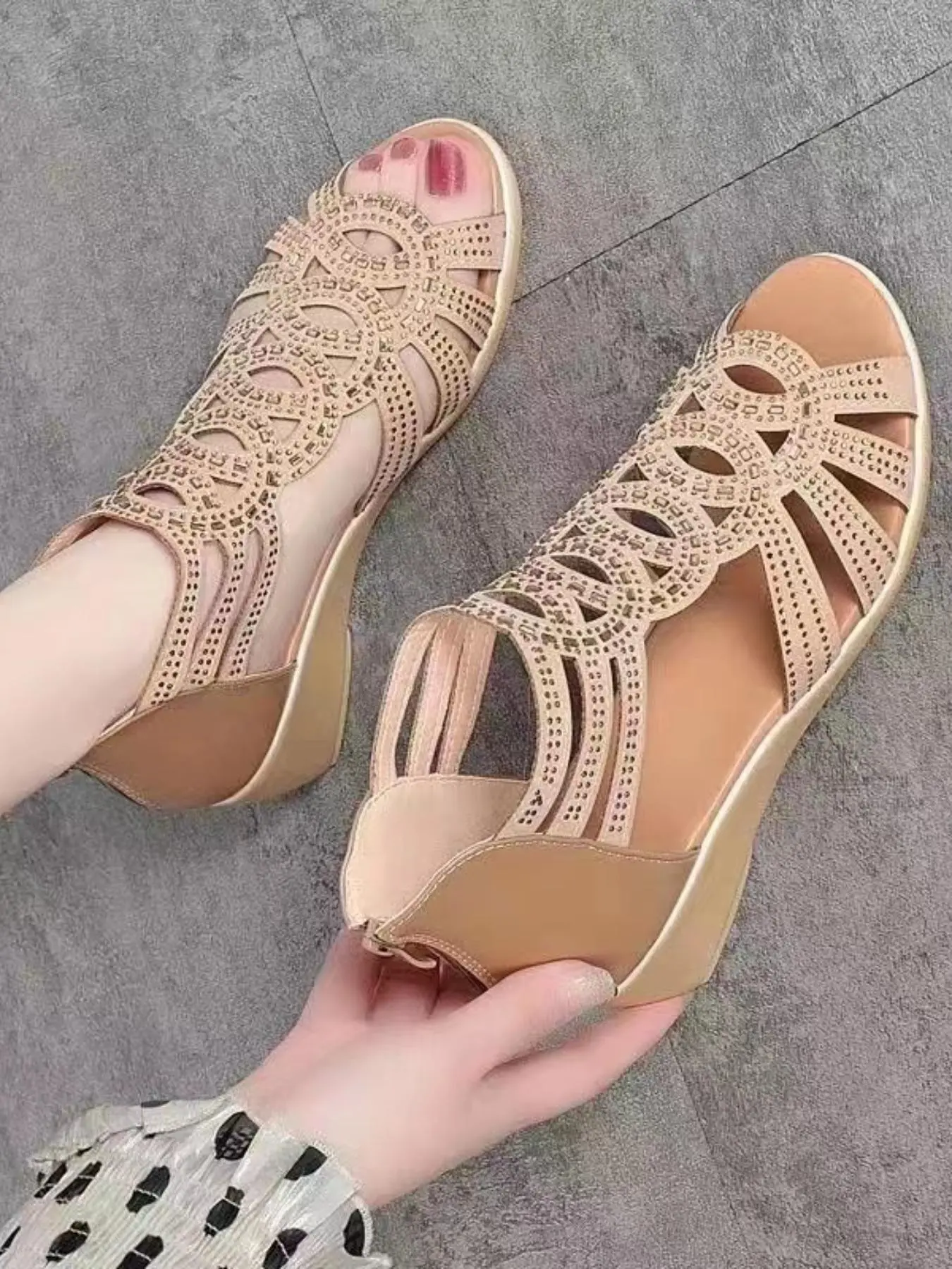 Summer 2026 New Round Toe Hollow Out Rhinestone Wedge Sandals, Fashionable Rhinestone Sandals, Fashion Large Size Casual Roman High Heel Shoes, Medium Width