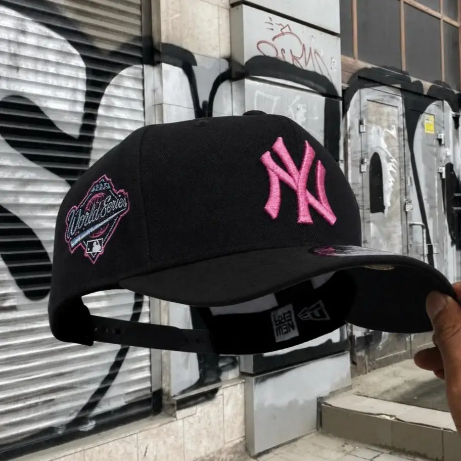 New Era 9FORTY NY Yankees LA Dodgers Black Curved Brim Baseball Hat, Pink Embroidered LA Logo & MLB Streetwear Cap, Collector’s Limited Edition 2026 Urban Streetwear Gorra premium, moda urbana para hombres y mujeres