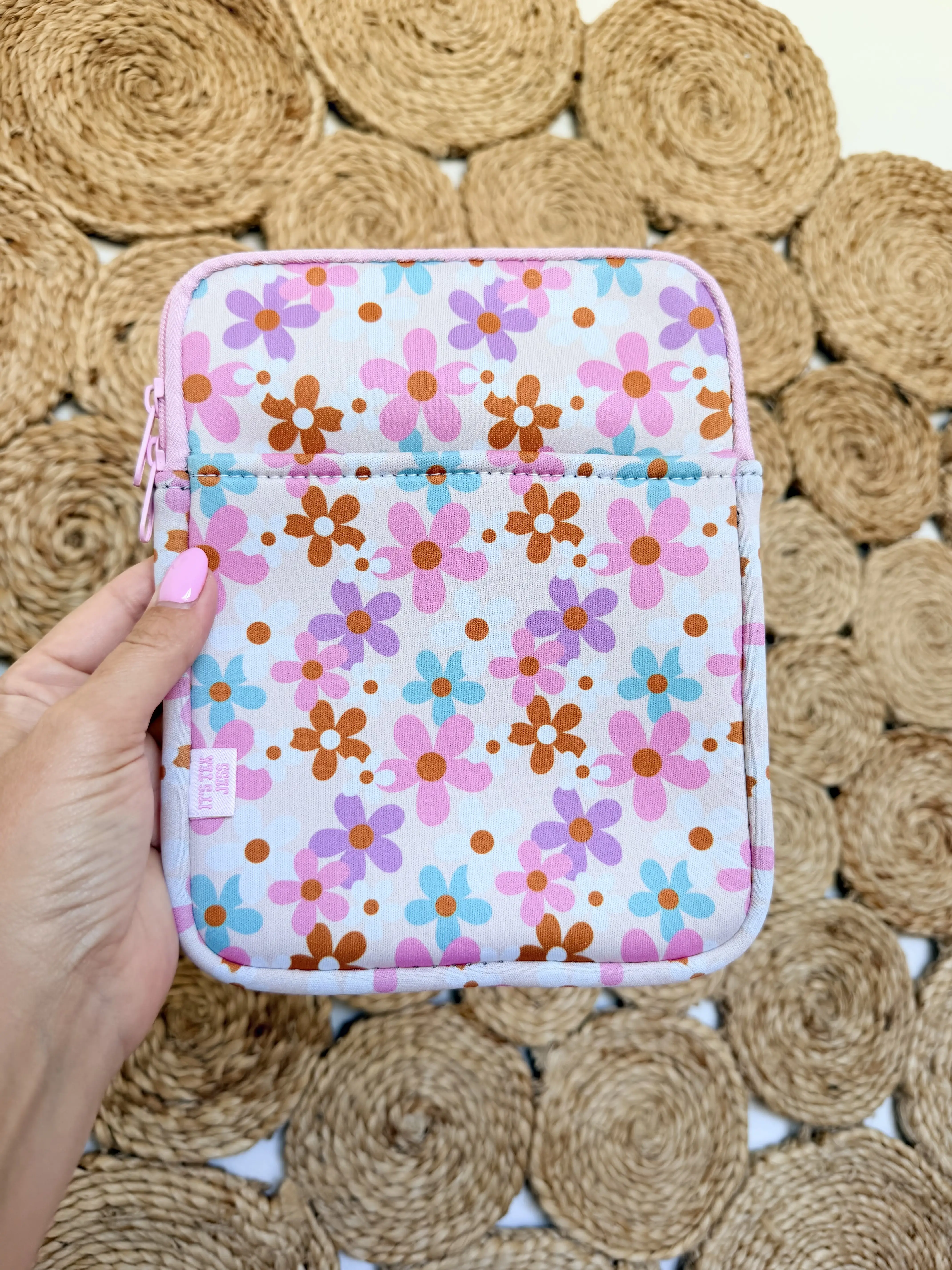 E-Reader / Tablet Sleeve, Padded Sleeve for Kindle and Kobo eReaders - Pastel Daisy