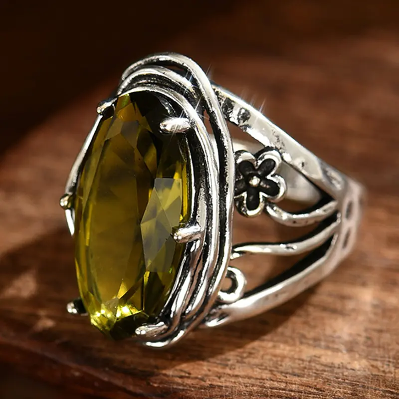 Women's Vintage Oval Copper Statement Ring - Elegant Retro Style, Olive Green Stone Accent, Detailed Band Design, Jewelry for Everyday Wear & Special Gifts