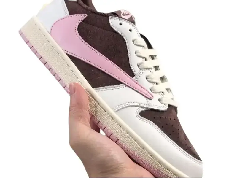 Men low-profile skate trainers, white dark brown pink color-block footwear crafted with suede and smooth leather, cushioned flat rubber outsole, breathable vintage casual sneakers, non-slip fashion street kicks ideal for urban travel,