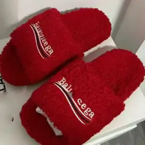 2026 Fashion Trend Hot-Selling Women's Parisian Fur Slippers Embroidered Casual athletic footwear Slippers