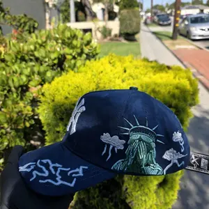 Gorra azul de la libertad