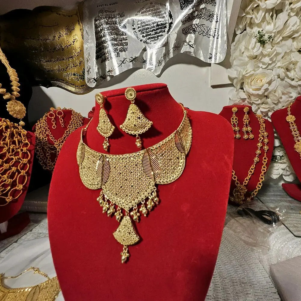 Beautiful Traditional Jewelry Set for All Occasions - Elegant Gold-Plated Pieces for Weddings Parties & Casual Outings - Timeless Craftsmanship