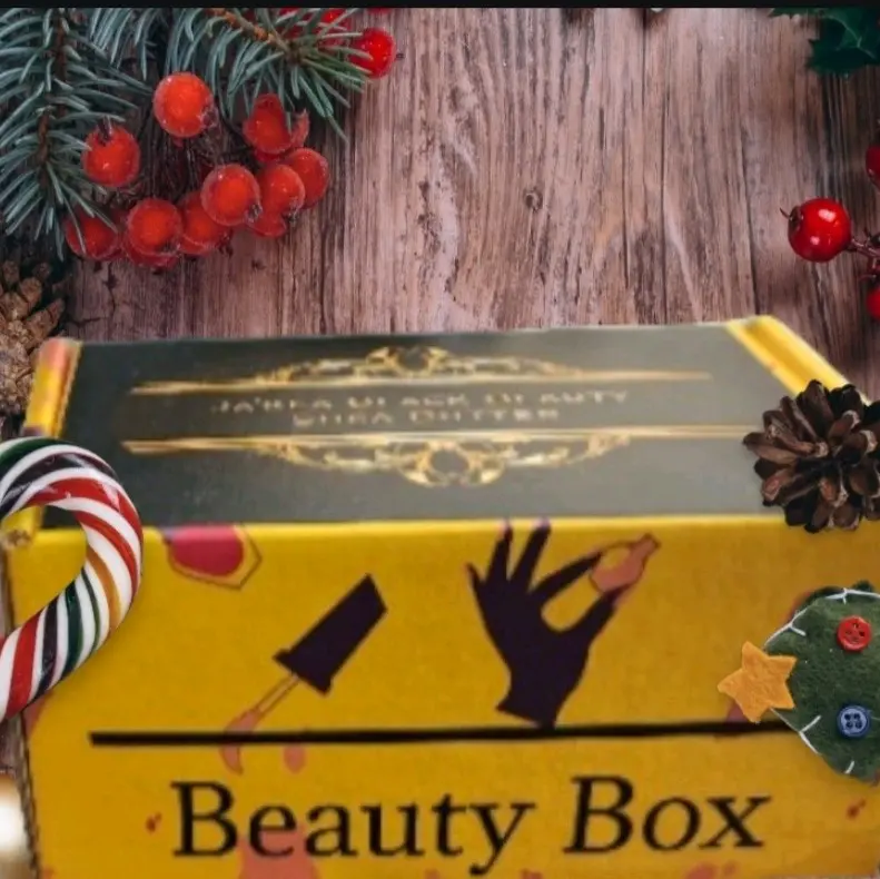 ON-THE-GO BEAUTY BOX